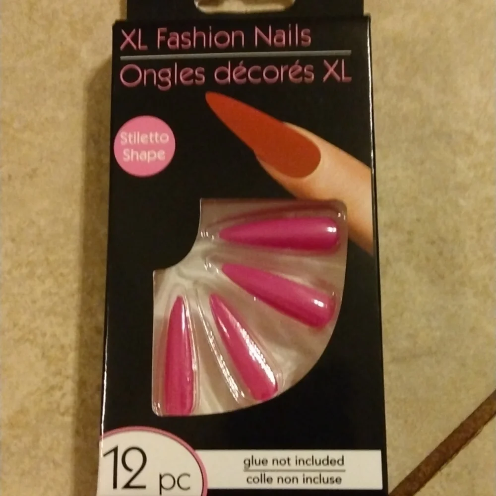 Faux nails - Picture 1 of 6